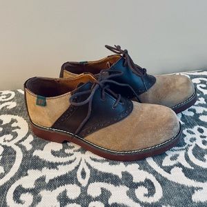 School Issue Varsity kids Dirty Buck suede/Brown size 2 1/2 W